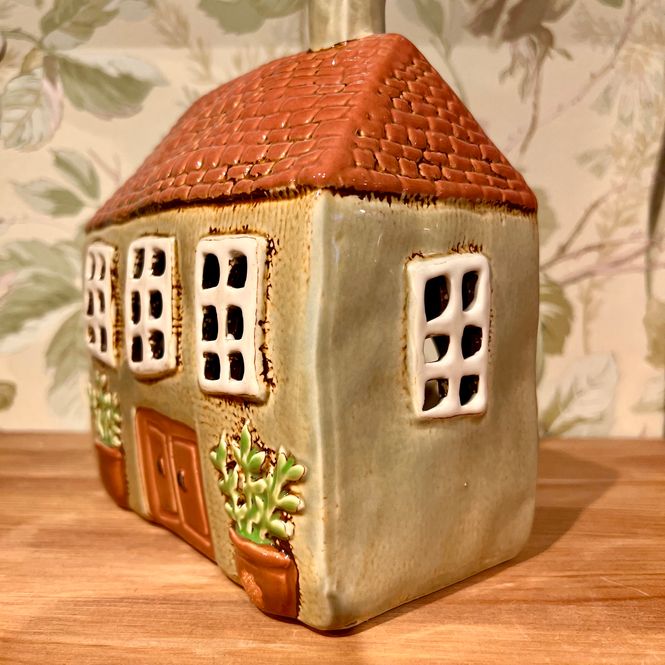 Hovedbilde Telysholder hus oransje